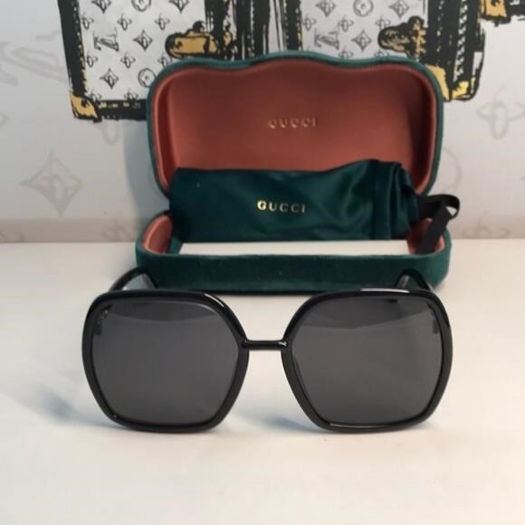New Authentic Gucci GG0890SA 001 Black Oversized Sunglasses - Picture 8 of 13